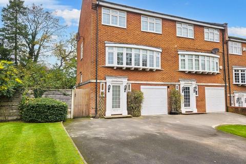 4 bedroom townhouse to rent, St. Margarets Close, Altrincham