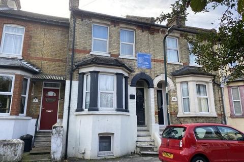 4 bedroom terraced house to rent, Chatham