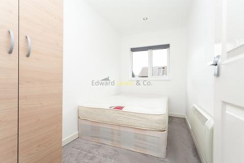 2 bedroom flat to rent, Brymay Close, London E3