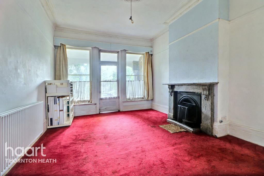 https://media.onthemarket.com/properties/16137724/1518536907/image-7-1024x1024.jpg