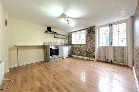 1 bedroom ground floor flat to rent, High Street, CM9