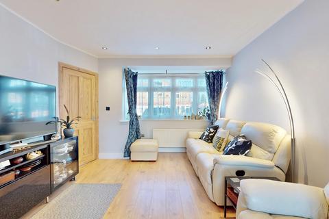 2 bedroom terraced house for sale, Woodstock Gardens, Hayes UB4