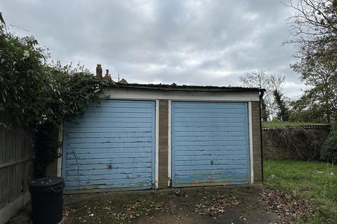 Garage to rent, 1 Valkyrie Road, Westcliff-On-Sea