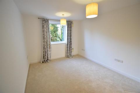 2 bedroom flat to rent, Lamberts Road, Surbiton