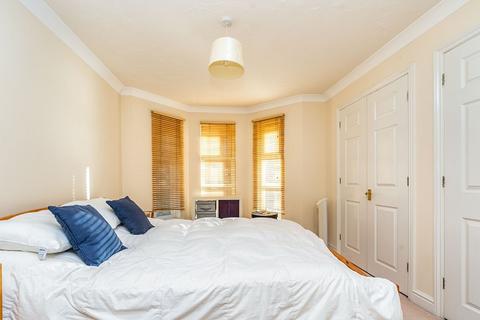 2 bedroom flat to rent, Sandling Way, Chatham ME4