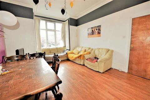 6 bedroom house to rent, Brudenell Road