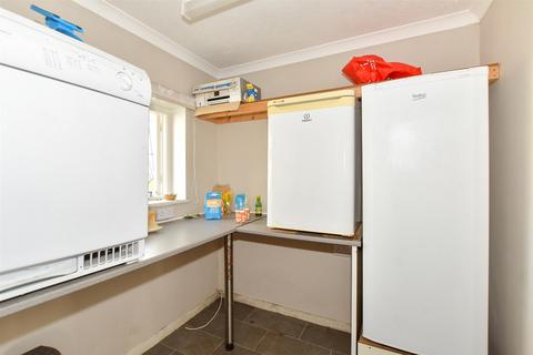 16 Links Crescent, St Marys Bay, Romney Marsh, TN29 0RS