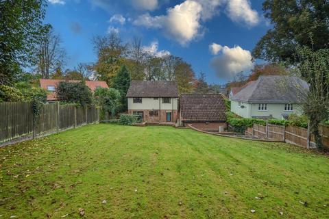 4 bedroom detached house for sale, Lakeside Crescent, Brentwood