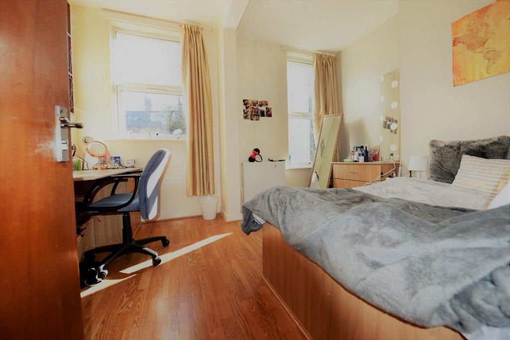 Apartment in Leeds - More