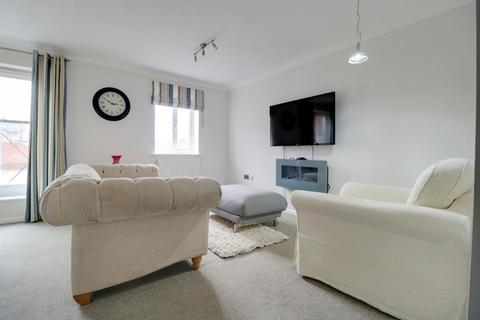 2 bedroom flat to rent, Eden Court, Whitecross, HR4 0JR