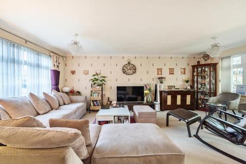 4 bedroom detached house for sale, Aylesbury,  Buckinghamshire,  HP19