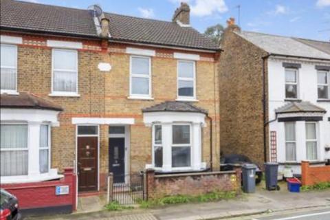 3 bedroom terraced house to rent, *SHORT LET *Eastbourne Road, Brentford