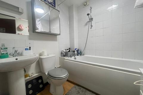 1 bedroom flat for sale, Essex Road, Gravesend, Kent, DA11