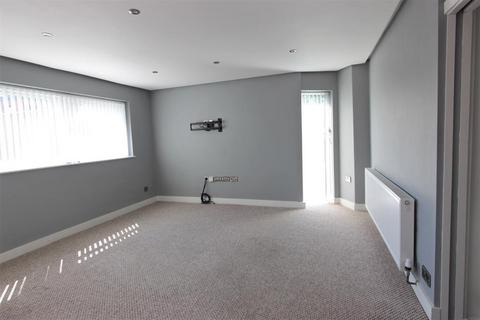 2 bedroom flat to rent, Lemont Road, Sheffield, S17 4HA