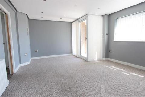 2 bedroom flat to rent, Lemont Road, Sheffield, S17 4HA