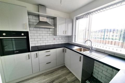 2 bedroom apartment to rent, Harker Terrace, Stanningley, Pudsey