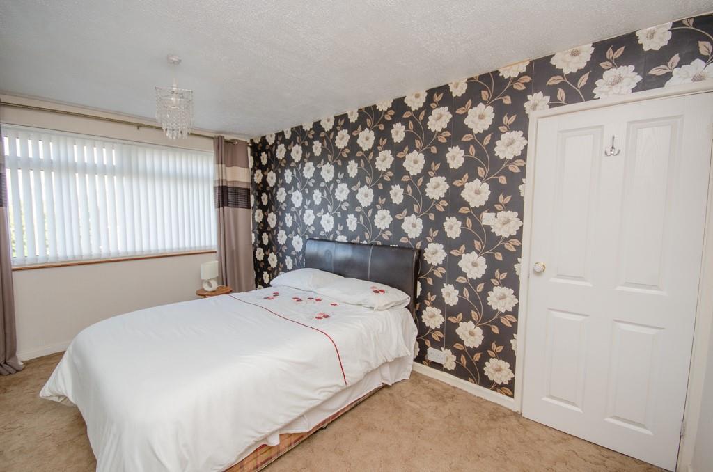 Bedroom 1 pic 2.jpg