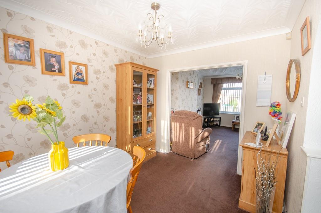 Dining room pic 2.jpg