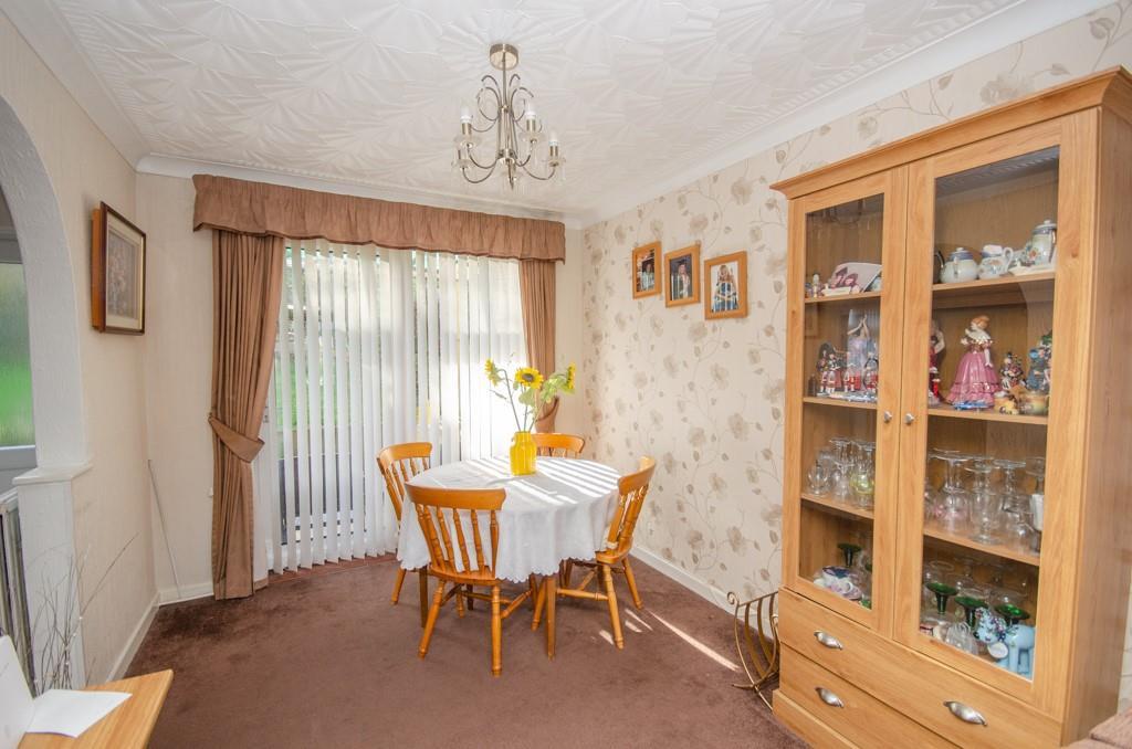 Dining room pic 3.jpg