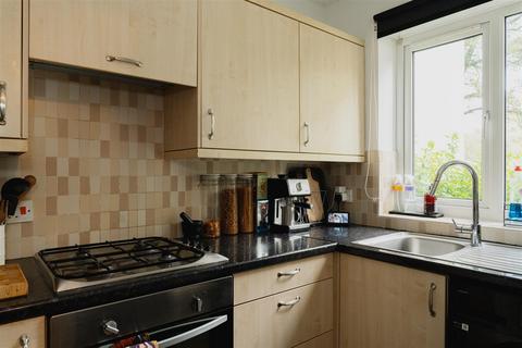 2 bedroom house for sale, Wordsworth Mead, Redhill