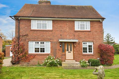 3 bedroom detached house for sale, Holders Road, Amesbury, SP4 7PW