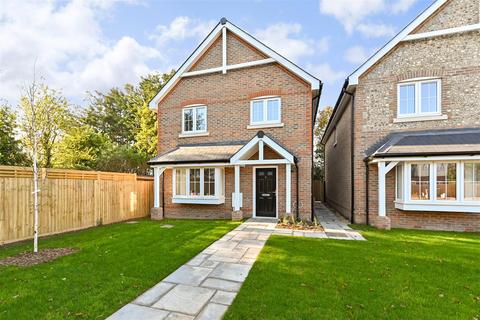 3 bedroom detached house for sale, 4 Empress Gardens, Barnham