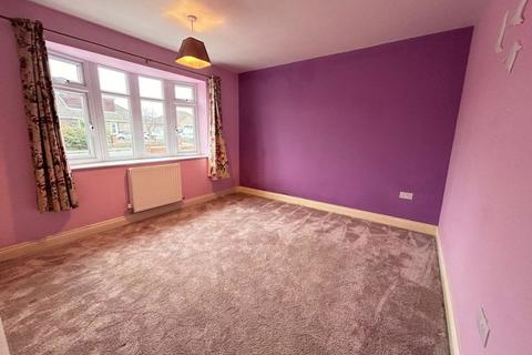 3 bedroom semi-detached house to rent, Cullerne Road, Swindon, SN3 4HX