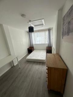 1 bedroom in a house share to rent, Dehavilland Close, Northolt UB5