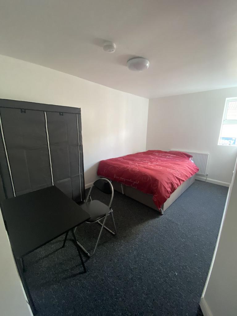A tidy double bedroom featuring a comfortable b...