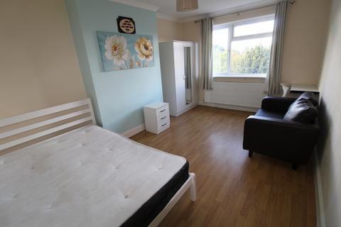 1 bedroom in a house share to rent, Yeading Avenue