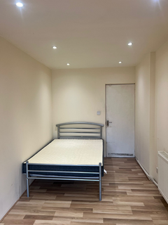 1 bedroom in a house share to rent, Ryefield Avenue, Uxbridge UB10