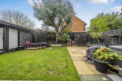 1 Capel Close, Akeley, Buckingham, MK18 5HX
