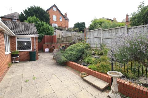 4 bedroom bungalow to rent, Bromsgrove Road, Redditch