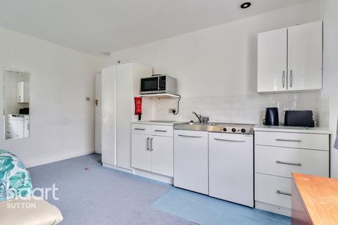 Studio to rent, Upland Road, SUTTON