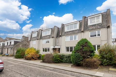 3 bedroom flat to rent, Richmond Court, Aberdeen, AB25