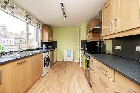 3 bedroom flat to rent, Richmond Court, Aberdeen, AB25