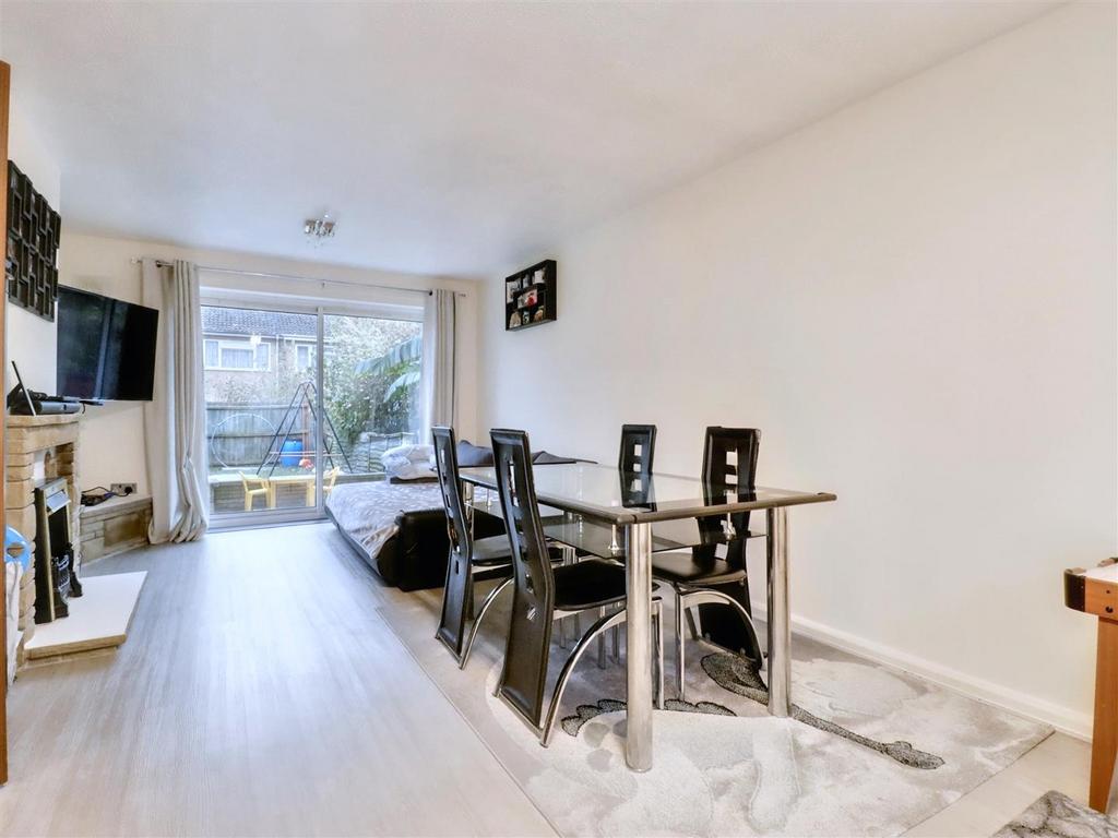 Sitting/dining room