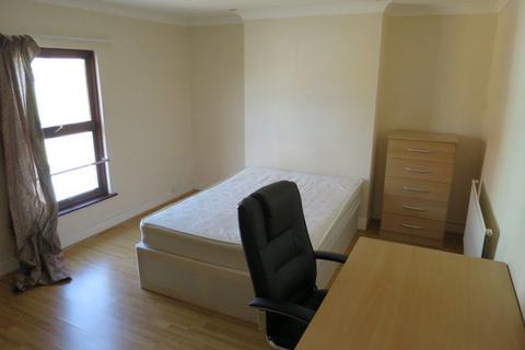 3 bedroom flat to rent, Cowley Road