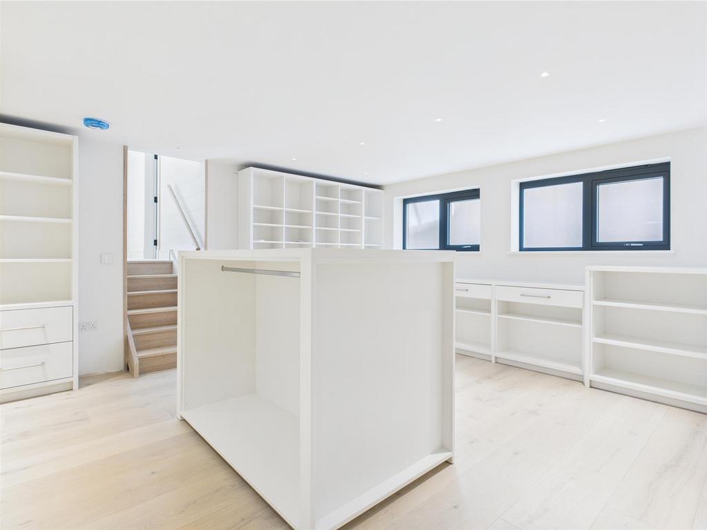 CAM04099 G0-PR0103-STILL009.jpg