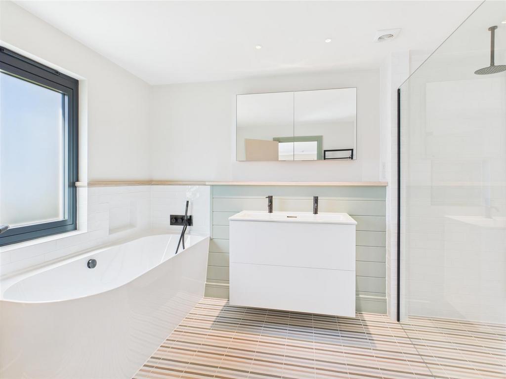 CAM04099 G0-PR0103-STILL008.jpg