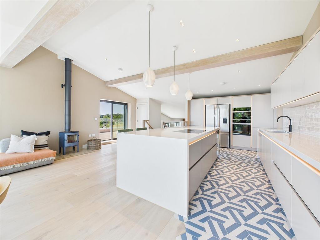 CAM04099 G0-PR0103-STILL021.jpg