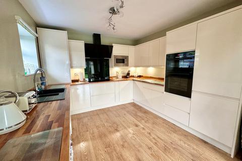 27 Abbey Crescent, Thorpe-le-soken, Clacton-on-sea, CO16 0LH