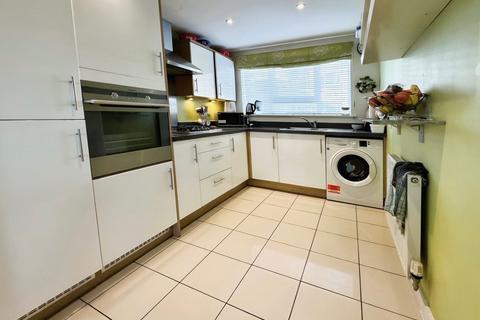 3 bedroom terraced house to rent, Meridian Close, Kent CT12