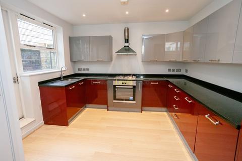 2 bedroom flat to rent, Downs Road, London E5