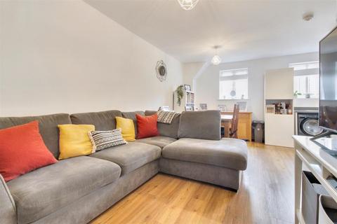 Flat 4, Raven Court, 34 Cambrian Way, Worthing, BN13 1FR