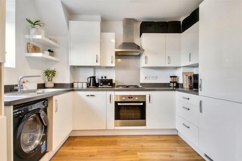 Flat 4, Raven Court, 34 Cambrian Way, Worthing, BN13 1FR