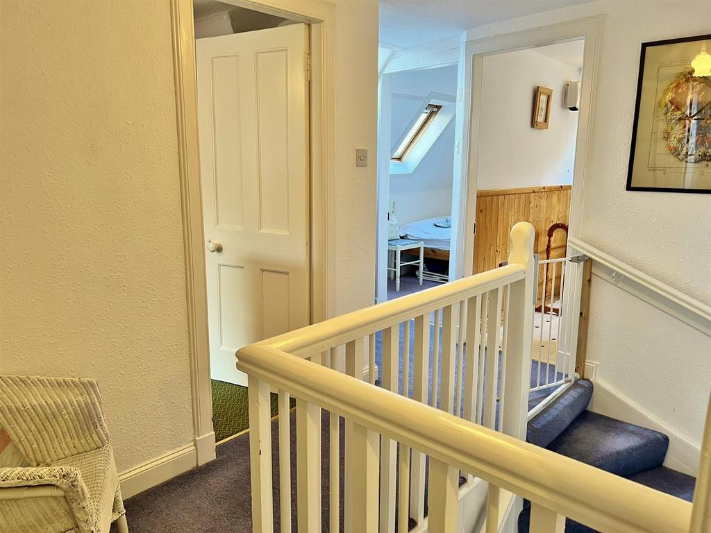 Upper hallway from bedroom 1