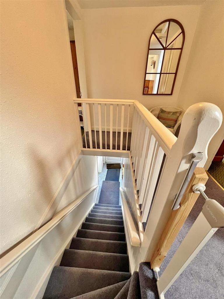 Stairs and upperhallway