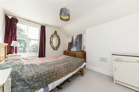 2 bedroom flat to rent, Manor Park, London SE13