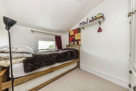 2 bedroom flat to rent, Manor Park, London SE13